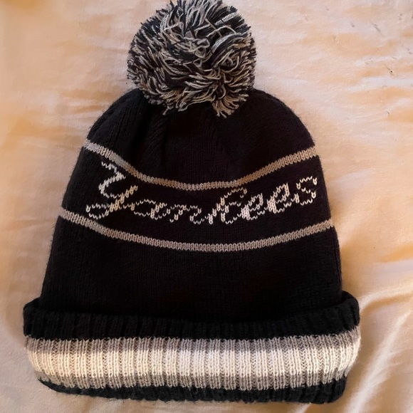 New Era New York Yankees Pom Pom Beanie - Picture 2 of 4